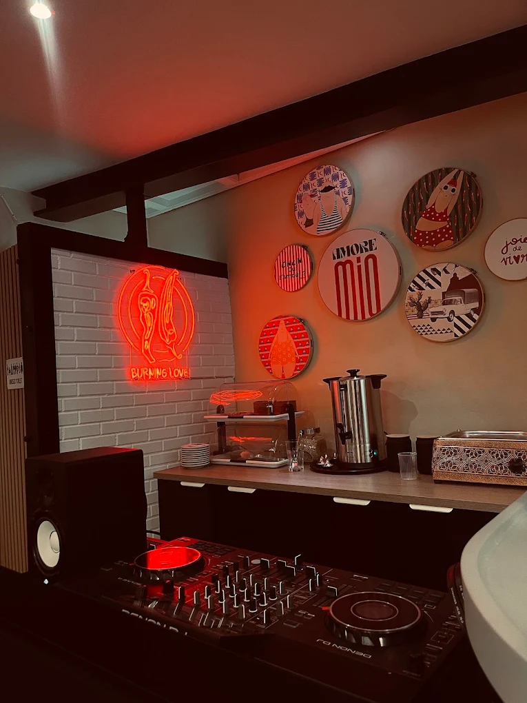 Ambiance Néon & Bar